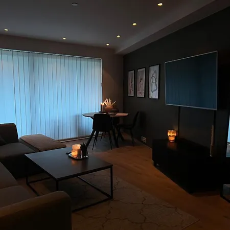 Modern On Tromsoya Apartment